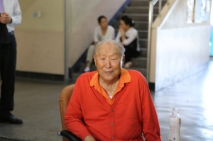 Letztes Foto von Rev. Dr. Sun Myung Moon beim Besuch der Osan-Schule in Südkorea.